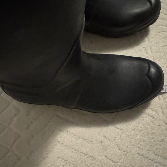 Hunter Classic Black Waterproof Boots and Hunter Socks - Picture 9 of 12